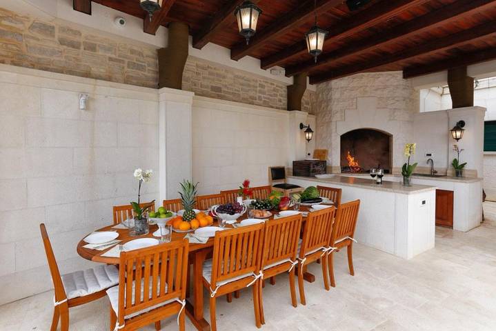 Villa pour 10 personnes, avec piscine et sauna ainsi que vue et jardin à Slatine - 3