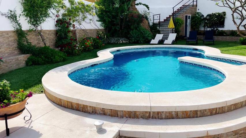 Casa rural para 12 personas, con jacuzzi además de jardín y piscina en Rincón de la Victoria - 2