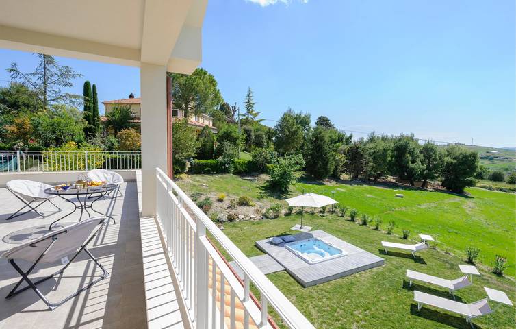 Casa vacanza per 8 persone con idromassaggio in Appignano del Tronto, Provincia di Ascoli Piceno