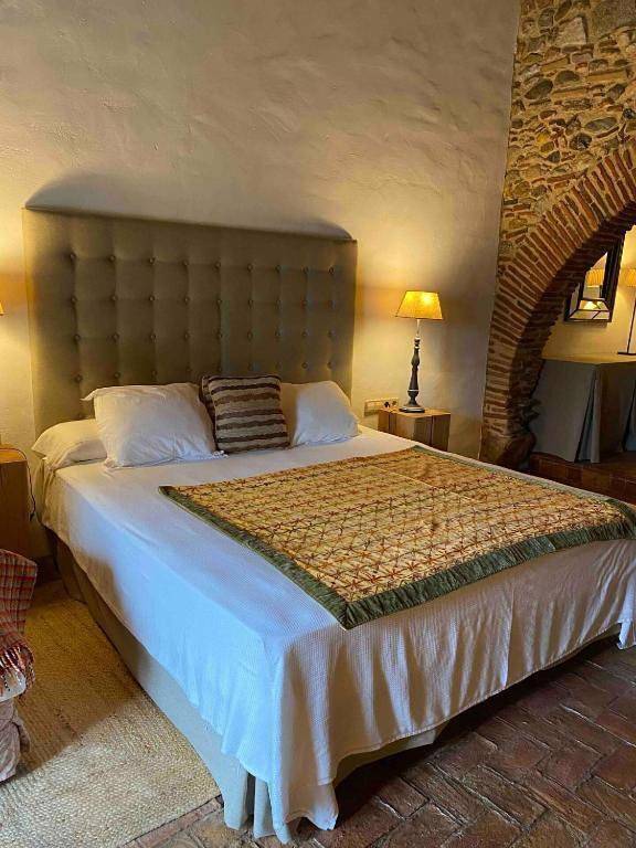 Hôtel pour 2 personnes, avec terrasse et vue, animaux acceptés à Peralada - 2