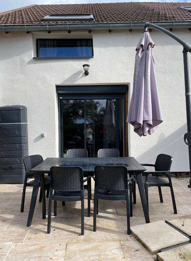 Location de vacances pour 6 personnes, avec jardin et terrasse à Doucier - 3
