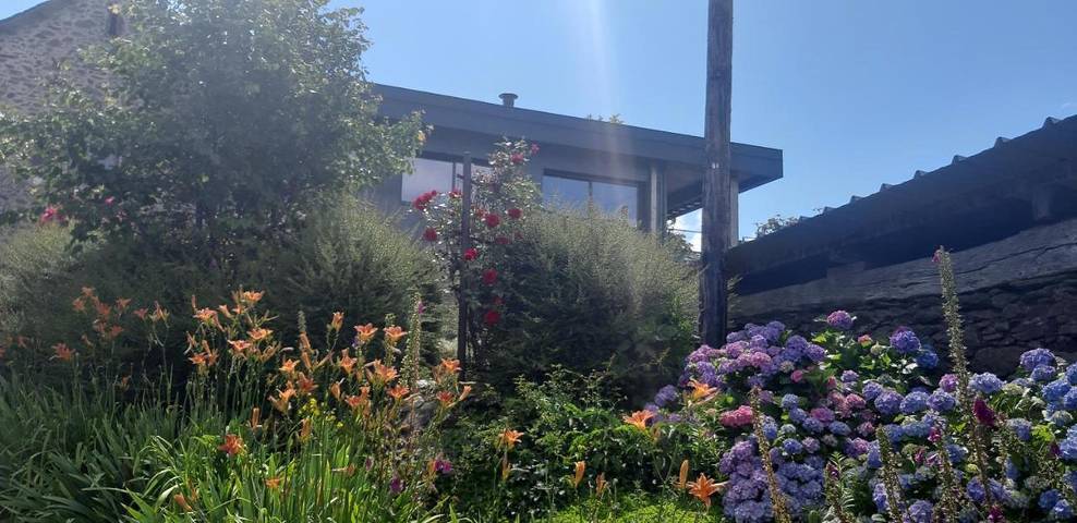 Location de vacances pour 2 personnes, avec vue ainsi que jardin et terrasse à Jouqueviel - 2