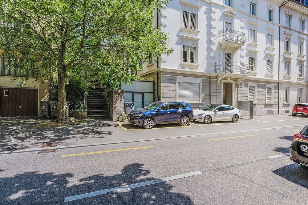 Entire apartment, Stellar Enge 2Br w/ Private W/D & Storage, nr Groceries, by Blueground in Zurich, Zurich district