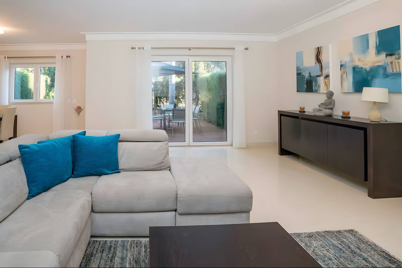 Ampia Casa a Schiera per Famiglie con 3 Camere, Terrazza e Piscina in Alvor, Distretto di Faro