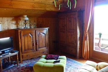 Maison de campagne pour 6 personnes, avec balcon ainsi que jardin et sauna à Doucier