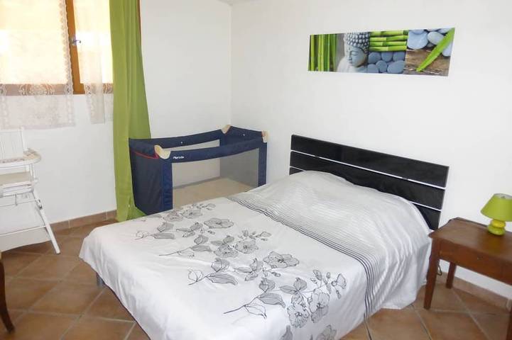 Detached fenced villa with swimming pool in La Farlède, Mediterranean Coast (France)