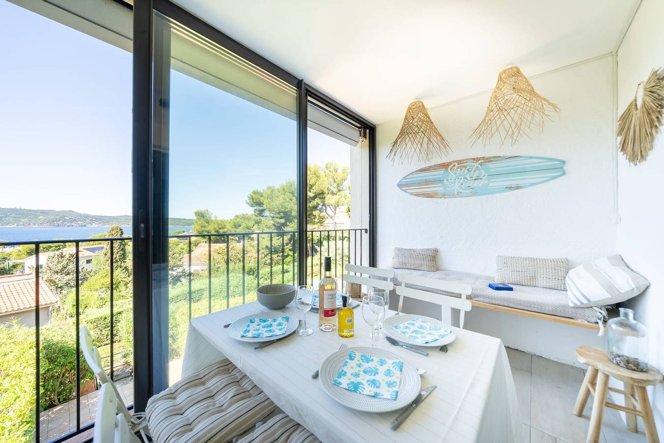 Entire holiday apartment, Breathtaking sea view,T3, for 6 , pool,  parking in Saint-Mandrier-sur-Mer, Toulon region