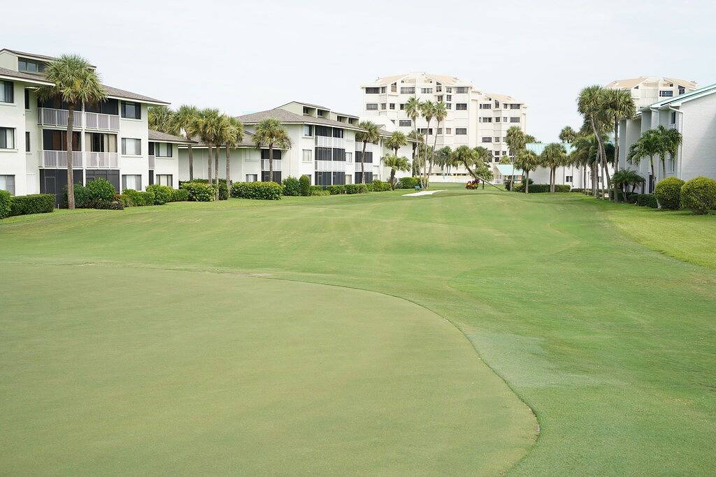 Ganze Wohnung, 🏖️Just Remodeled! The Ocean Cottage at Ocean Village Beach Condo in Fort Pierce, Hutchinson Island