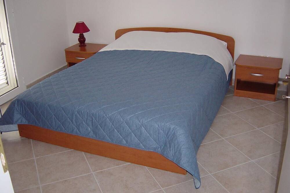 Ganze Wohnung, 1-Zimmer-Ferienwohnung mit Terrasse und Meerblick Primosten in Primosten, Šibenik-Knin