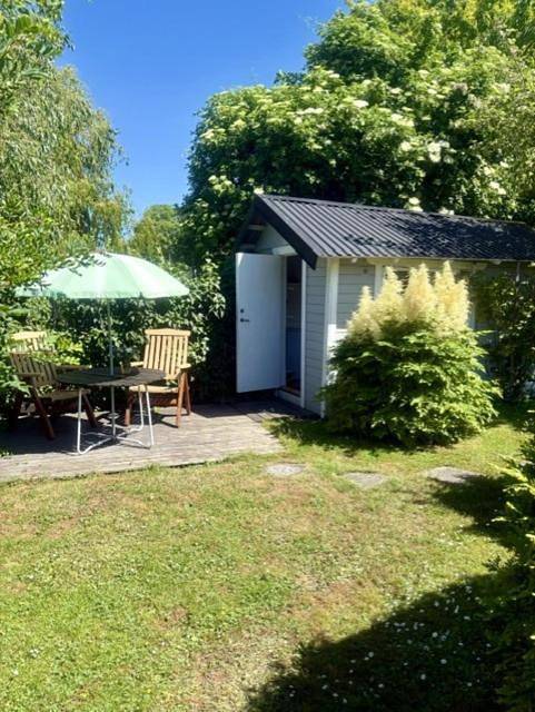 Fjellhytte for 2 personer, med Terrasse og Hage på Gotland