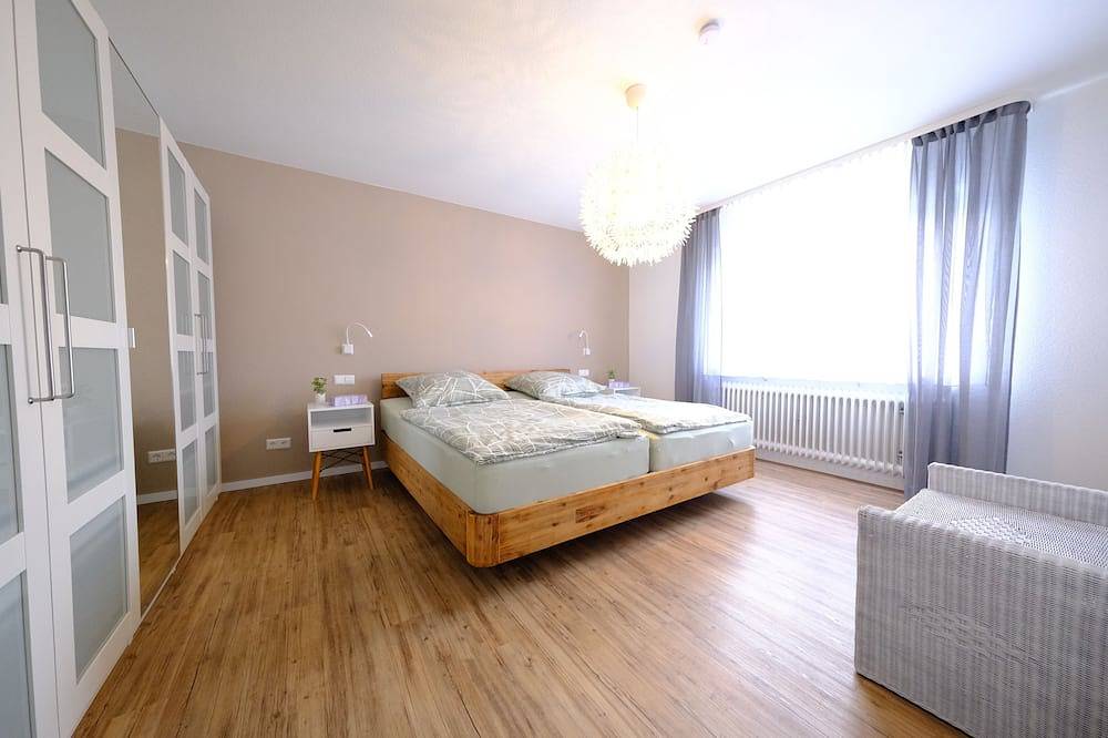 Ganze Wohnung, Gemütliche u. großzügige Ferienwohnung - 15 Min zum Europapark Rust in Teningen, Südschwarzwald