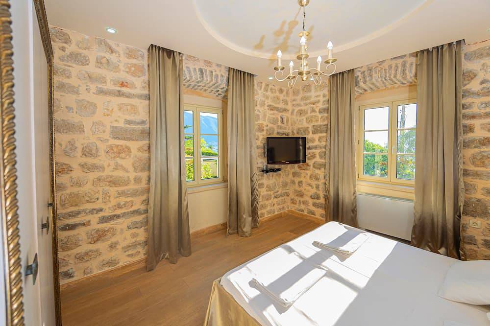 Schöne Villa am Meer mit luxuriösen Apartments und Zimmern. Atemberaubend! in Kotor, Boka Kotorska