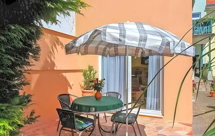 Familienfreundliches Apartment mit Terrasse, TVs und Flussblick in Ribnitz, Ribnitz-Damgarten