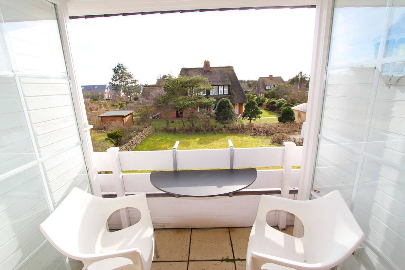 Ganze Wohnung, Umgeben von stilvollen Reetdachhäusern urlauben Sie in diesem 3-Raum-Appartement in Wenningstedt, Sylt