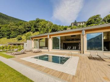 Hôtel pour 4 personnes, avec jacuzzi et sauna ainsi que piscine et jardin dans Mozzio
