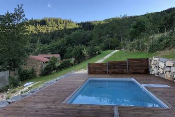 Gîte pour 8 personnes, avec terrasse et jardin à Véranne