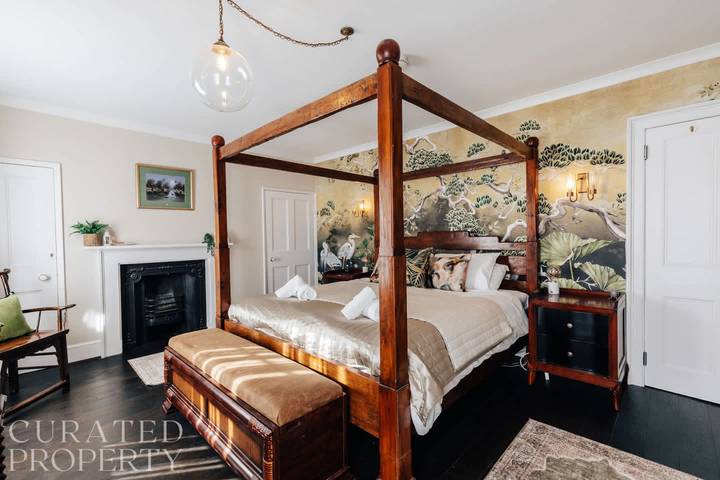 Apartment for 14 people, with garden and terrace, with pets in Bath