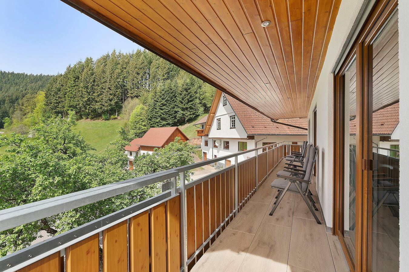 Ganze Wohnung, Holderstanzenhof: Ferienwohnung 'Talblick' mit Bergblick, privatem Balkon und Wi-Fi in Bad Peterstal-Griesbach, Mittlerer Schwarzwald