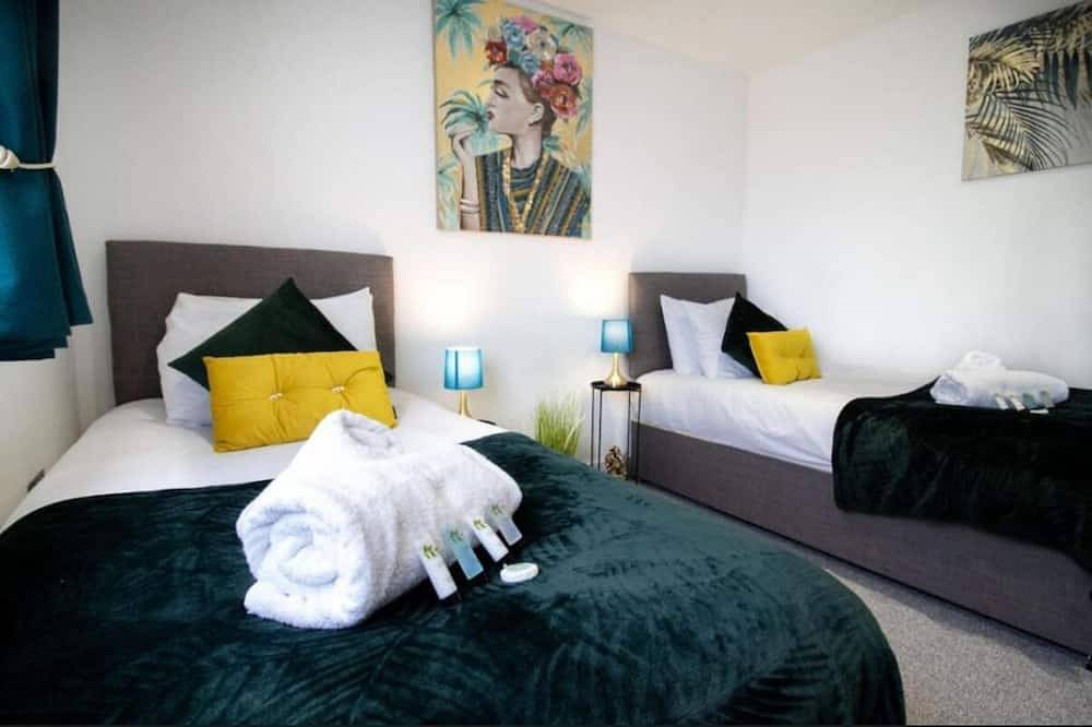 Entire apartment, Spacious Contractor Family apartment in Swindon, North Wessex Downs