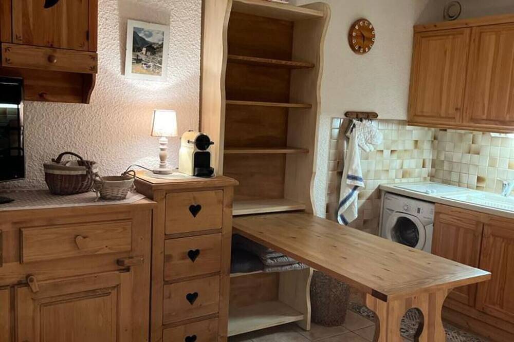 Appartement entier, Studio cosy et calme à 200m des pistes et 300m du front de neige in Station de Risoul, Risoul