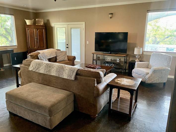 Vacation house for 12 people, with balcony and yard in Eufaula Lake