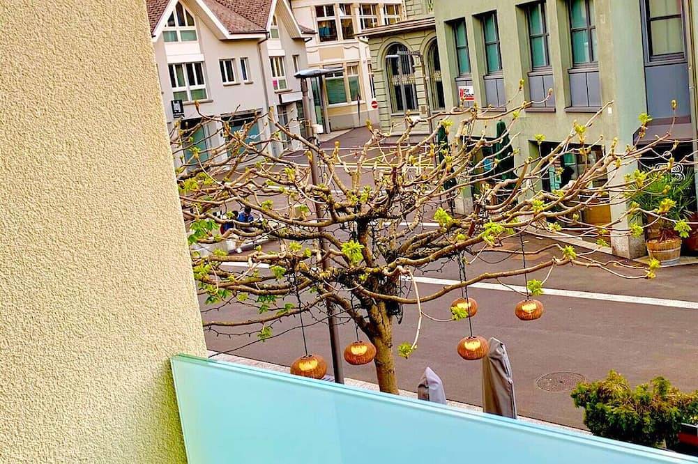 Geheel appartement, Swisshut Modern 10min Interlaken West Station - Apart. Blume 1 in Interlaken, Meer van Thun