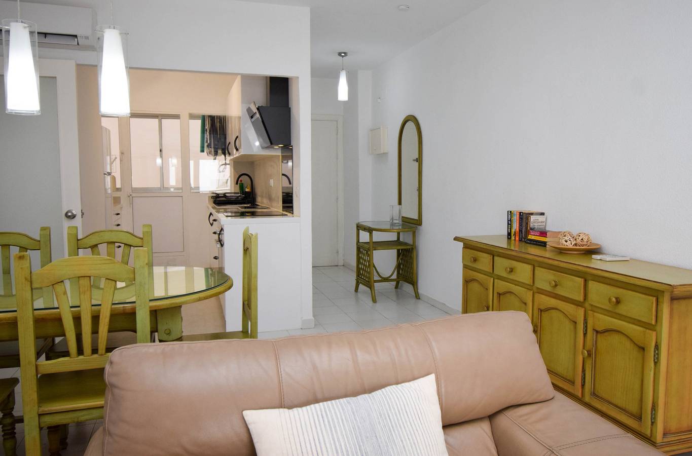 Entire apartment, Apartment in beachfront complex with garden and pool views in Los Boliches, Fuengirola