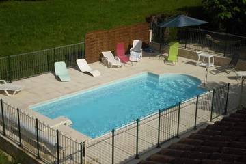 Gîte pour 12 personnes, avec jardin à Creysse