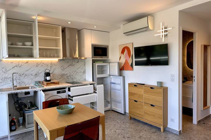 Gîte pour 2 personnes, avec terrasse et piscine, adapté aux familles dans Port de Cannes Marina - 3