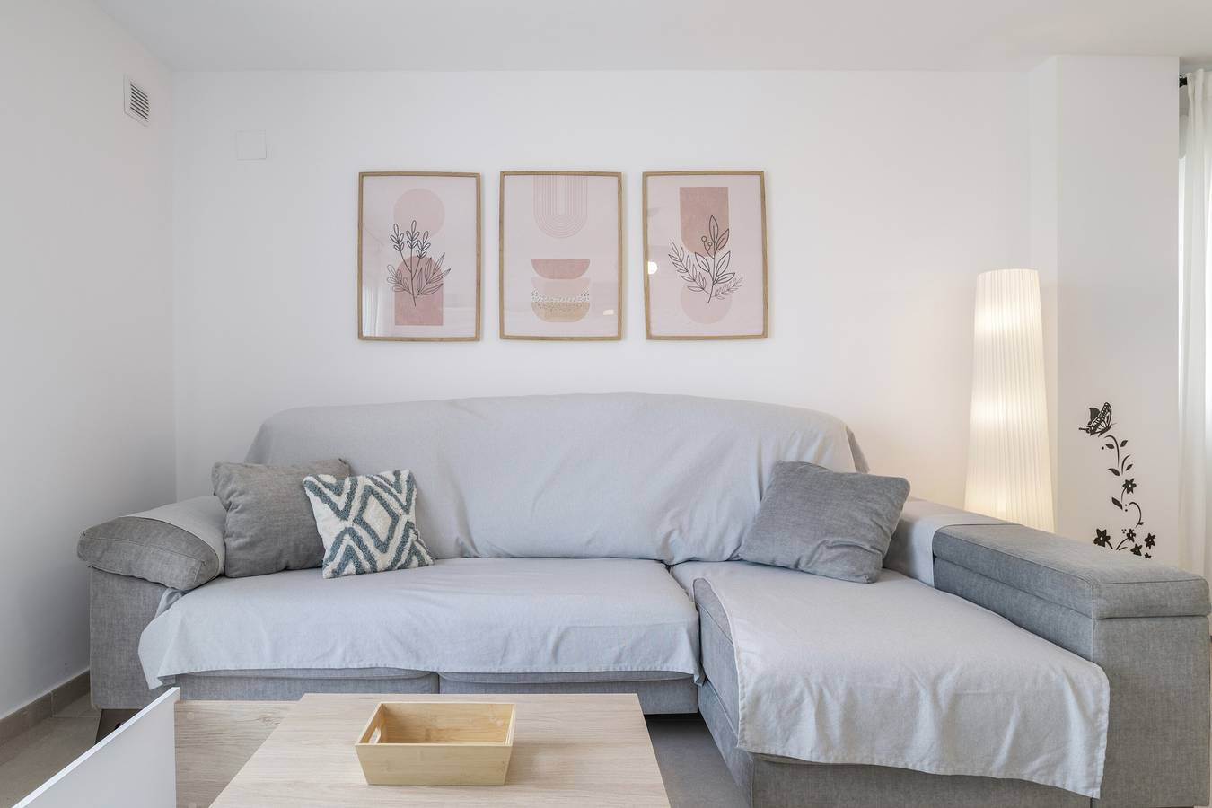 Apartamento entero, Apartamento 'Moderno Atlanterra' con Piscina Compartida, con placas Fv, Batería y Back up in Atlanterra, Tarifa