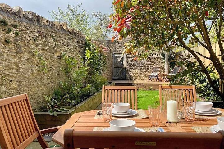 Cottage for 5 people, with Balcony and Garden in Frome