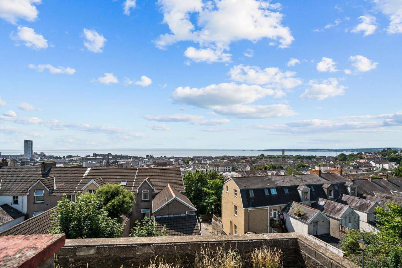 Entire apartment, Two-Bedroom Apartment in Swansea, Swansea region