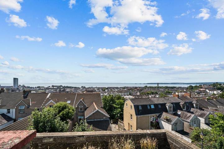 Gîte pour 4 personnes, avec jardin ainsi que vue et terrasse, animaux acceptés à Swansea