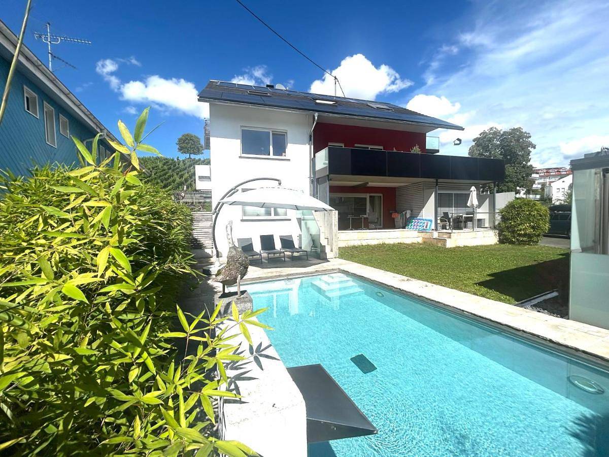Gästehaus Sommertal, eigener Parkplatz, Pool, 800m zum Bodensee in Meersburg, Region Bodensee-Oberschwaben