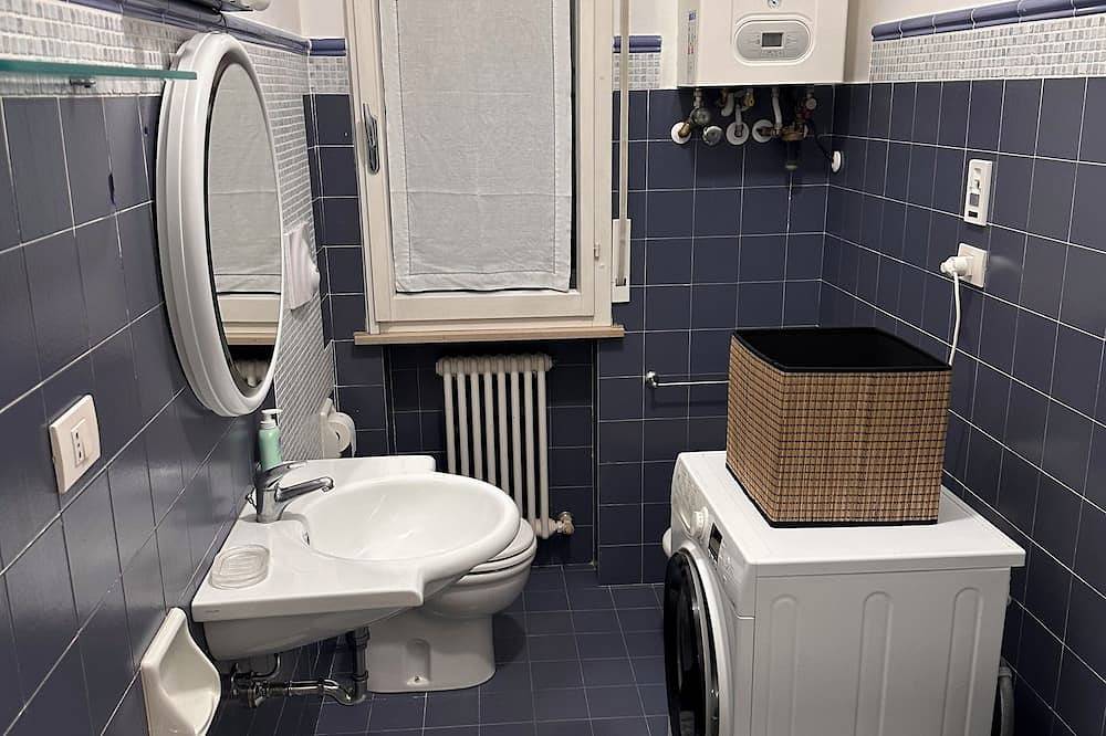 Appartamento intero, Appartamento fronte mare con vista mozzafiato in zona centralissima. in Pesaro, Valle del Metauro