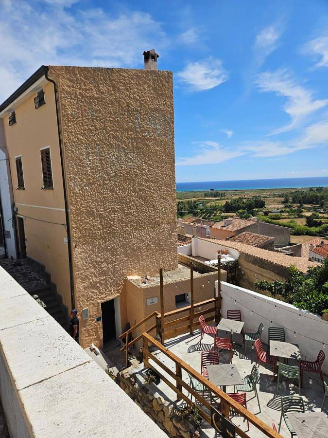 Appartamento per 4 persone, con balcone e panorama, adatto a famiglie con bambini in Posada
