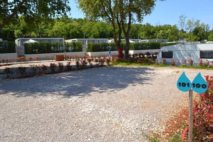 Camping pour 5 personnes, avec Piscine et Vue à Funtana - 3