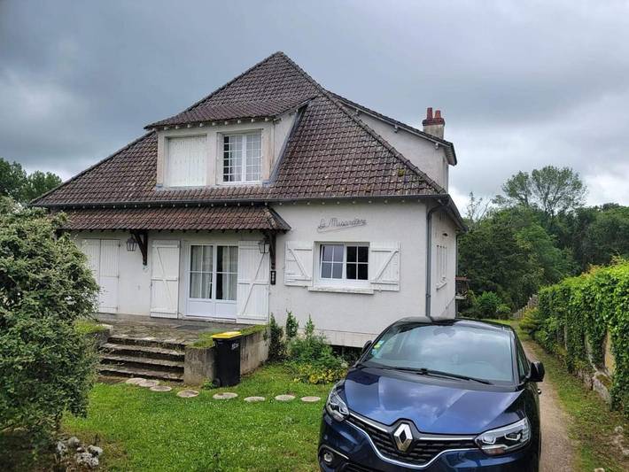Location de vacances pour 14 personnes, avec Balcon et Terrasse ainsi que Jardin et Vue à Seur