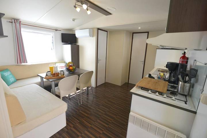 Camping pour 6 personnes, avec Terrasse ainsi que Jardin et Piscine à Capbreton - 4
