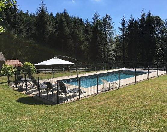 Gîte pour 4 personnes, avec piscine ainsi que jardin et terrasse - 1
