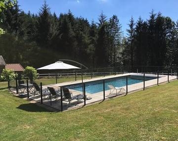 Gîte pour 4 personnes, avec jardin ainsi que terrasse et piscine dans la Creuse