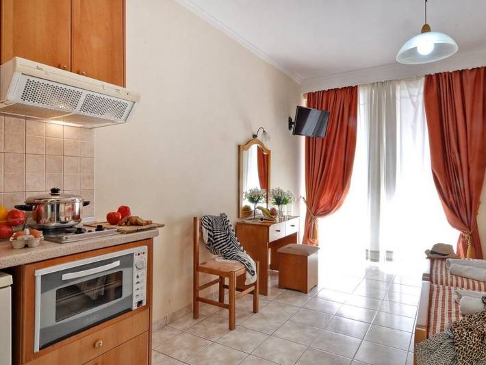 Apartment for 2 people, with garden and pool in Agios Gordios