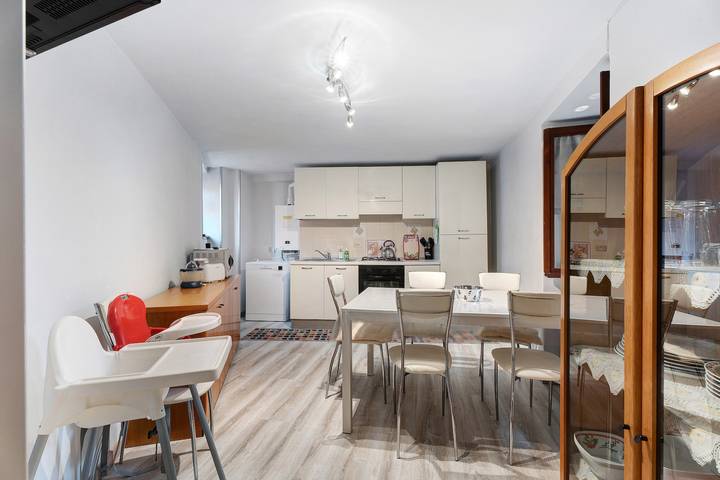 Apartamento inteiro, Apartamento 'Casa Vacanza Malva' com Wi-Fi in Baveno, Comune di Baveno