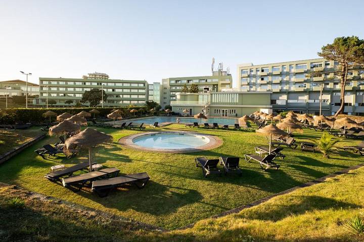 Apartamento para 2 personas, con Balcón y Terraza además de Jardín y Piscina para niños en Ofir