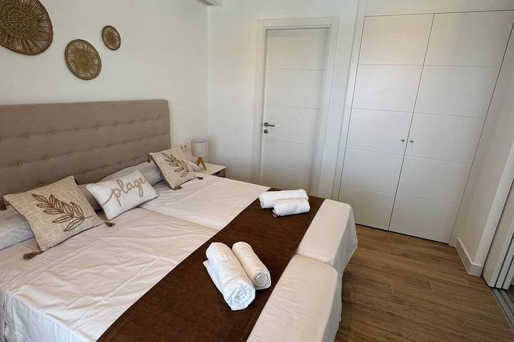Ganze Wohnung, Luxury apartment with sea views and Free Vip access to Lagoon in Estepona. in Alcazaba Lagoon, Casares