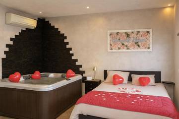Gîte pour 2 personnes, avec terrasse et jacuzzi à Vitrolles
