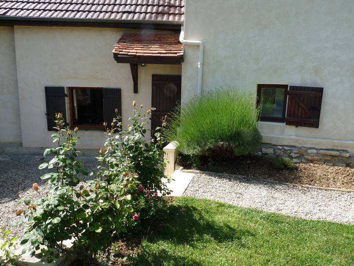 Gîte pour 6 personnes, avec terrasse et jardin dans Arceau
