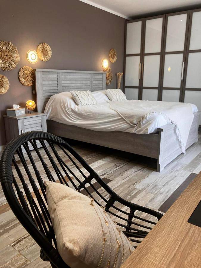 Location de vacances pour 2 personnes, avec piscine ainsi que vue et jardin à Bezouce - 3