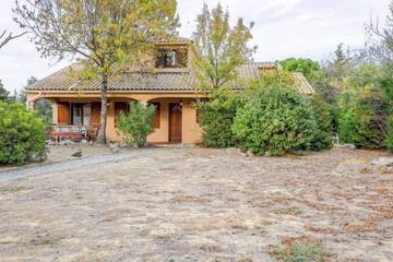 Location de vacances pour 10 personnes, avec jardin à Salles-d'Aude
