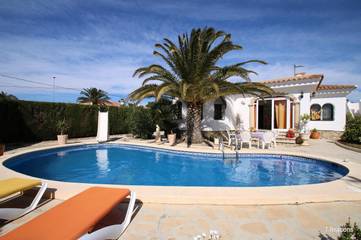 Casa rural para 7 personas, con piscina además de jardín y terraza, Se admiten mascotas en Montroig